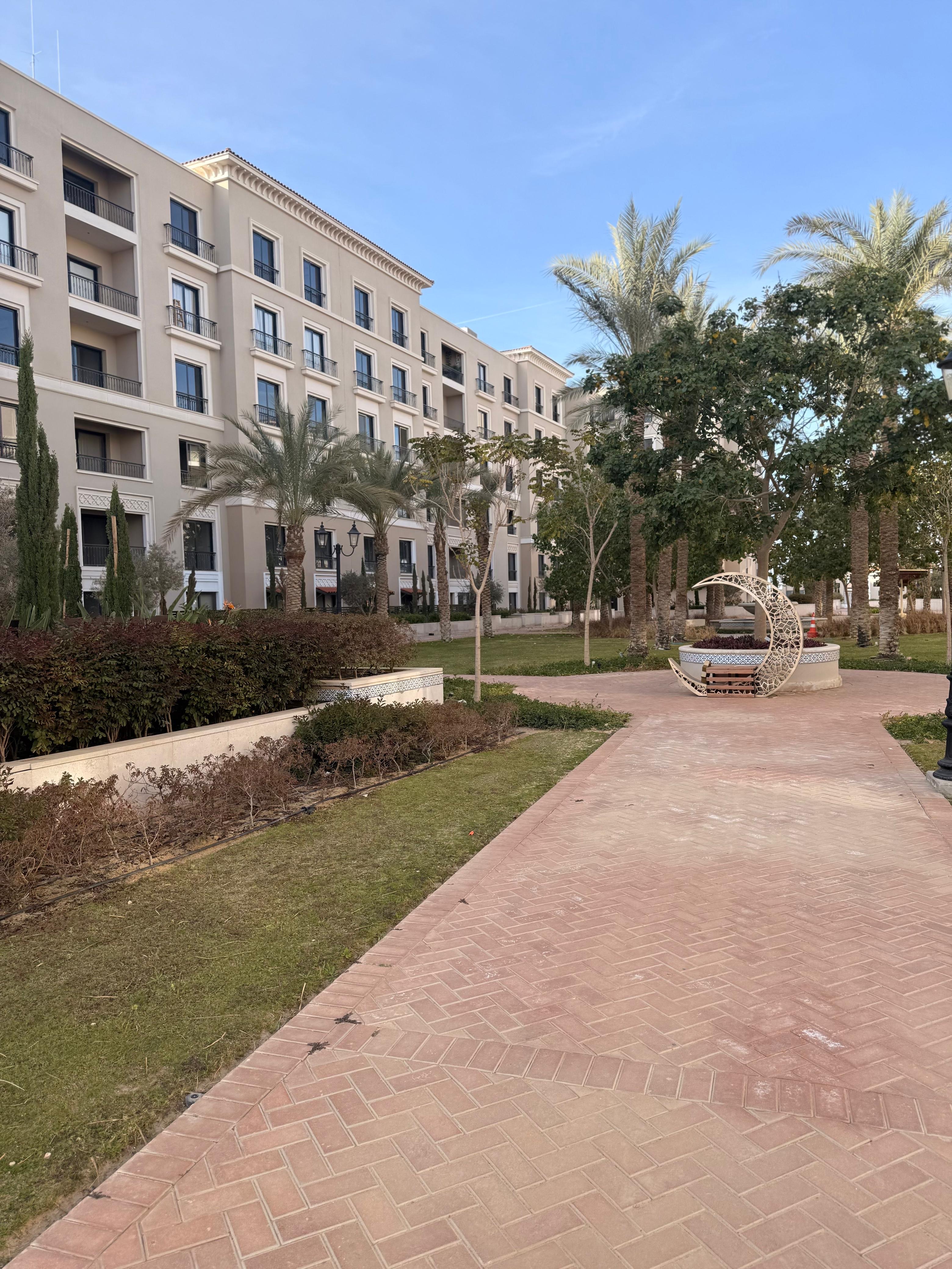 تاون هاوس كورنر 3 غرف للبيع في Village West الشيخ زايد — صورة 1