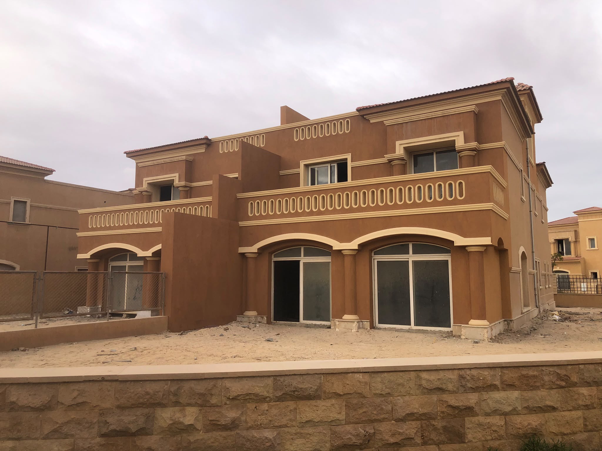 توين هاوس 5 غرف للبيع في Royal Meadows الشيخ زايد — صورة 1