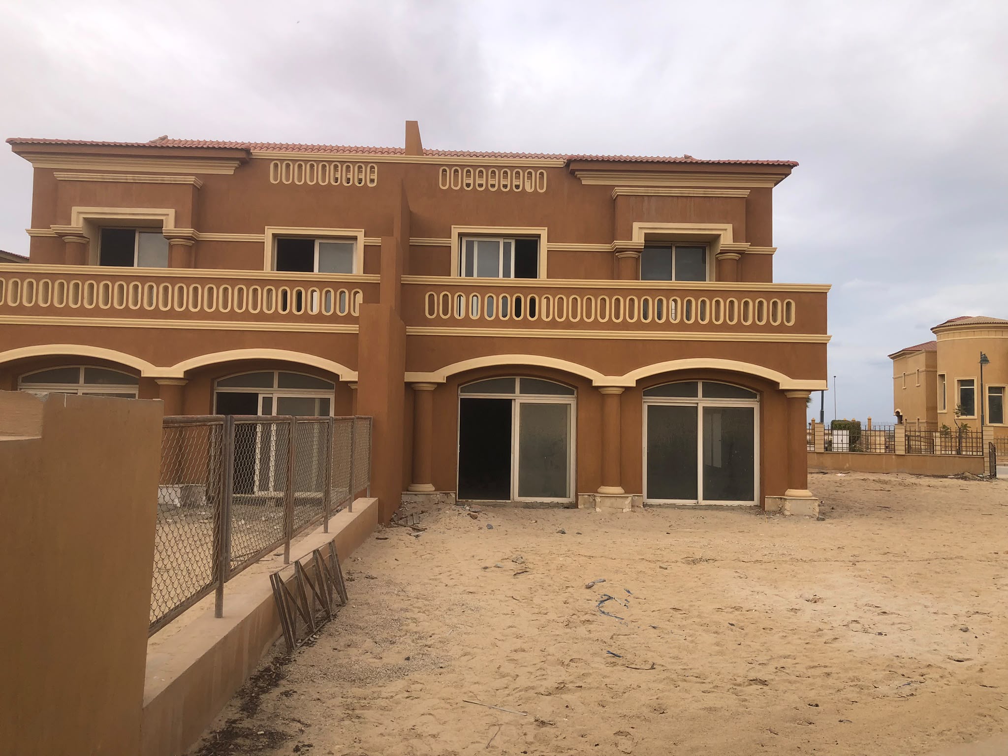 توين هاوس 5 غرف للبيع في Royal Meadows الشيخ زايد — صورة 2