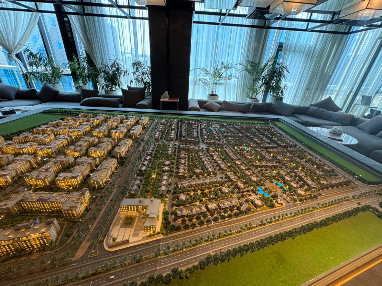 تاون هاوس كورنر 3 غرف للبيع في Village West الشيخ زايد — صورة 1